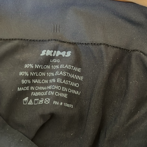 NWT SKIMS soft smoothing boy short in black/eclipse - Picture 8 of 8